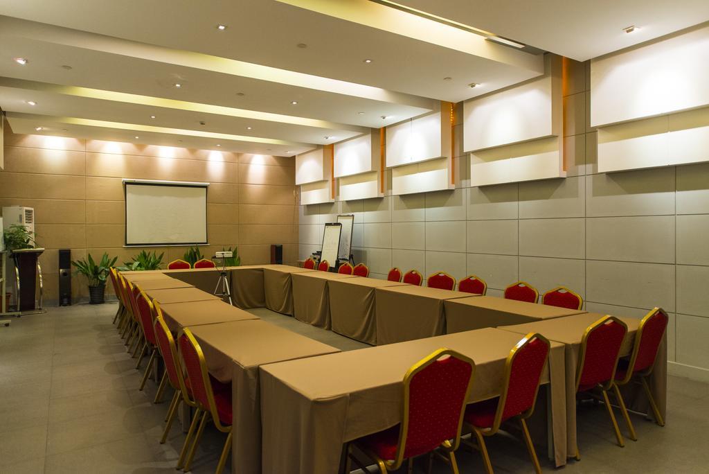 Jinjiang Inn - Shanghai Everbright Convention & Exhibition Center Экстерьер фото